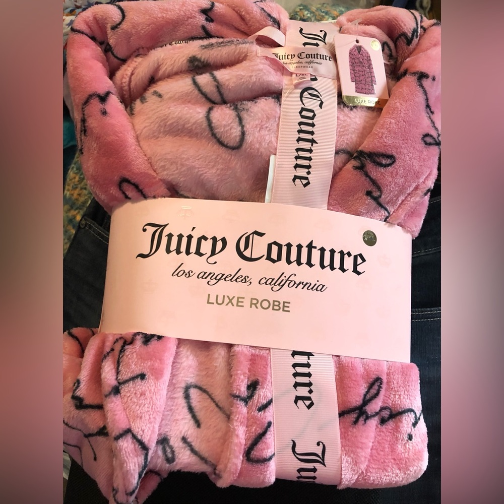 Juicy Couture Women’s pink Plush luxe JC script belted cozy Robe size L/XL new
